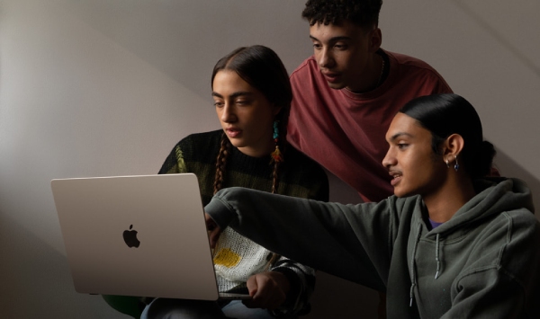 Sử dụng Macbook Air 15 inch