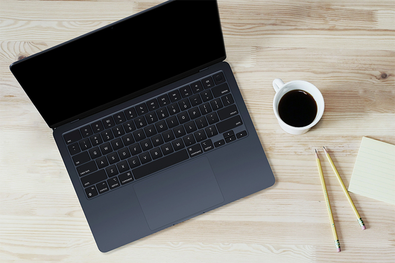 Tản chưa tối ưu nên MacBook M2 gặp khó khăn khi xử lý các tác vụ khó trong thời gian dài