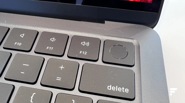 Macbook Air M2 Touch ID