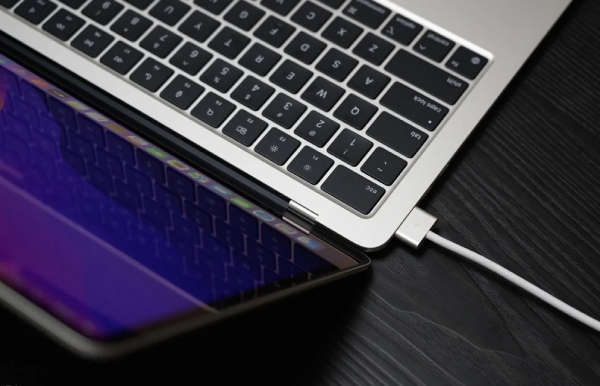 Sạc pin Macbook Air M2