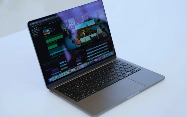 Macbook Air M2 làm đồ hoạ