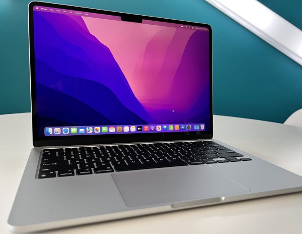 Macbook Air M2 bị nóng máy