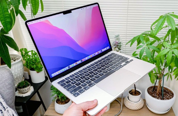 Macbook Air M2 lập trình