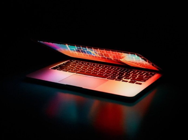 Macbook Air M2 lập trình