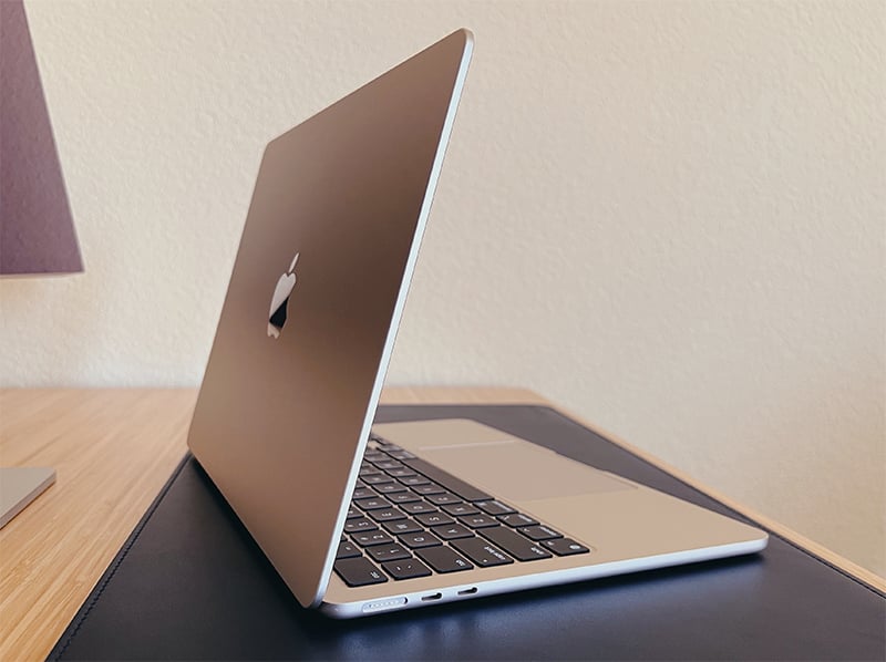 MacBook Air M2 Starlight - Màu sắc mới làm người dùng mê mẩn 2 MacBook Air M2 Starlight