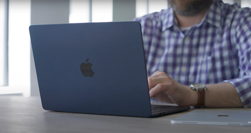 Cận cảnh MacBook Air M2 Midnight - Siêu phẩm có đẹp như lời đồn? 1 MacBook Air M2 Midnight