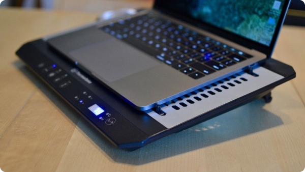 Đế tản nhiệt Macbook
