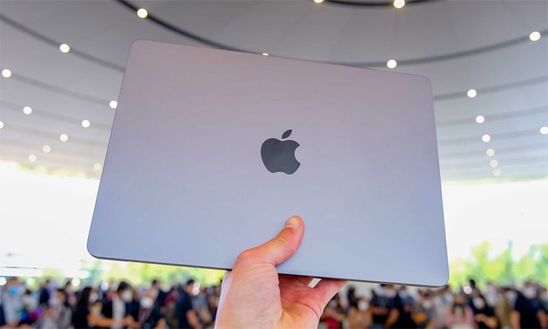 Chi tiết MacBook Pro M2 màu bạc - Giá chỉ từ 31 triệu đồng 5 MacBook Pro M2 màu bạc không làm lộ rõ vân tay
