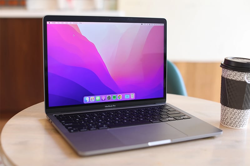 Chi tiết MacBook Pro M2 màu bạc - Giá chỉ từ 31 triệu đồng 3 Hình ảnh MacBook Pro M2 màu bạc thực tế