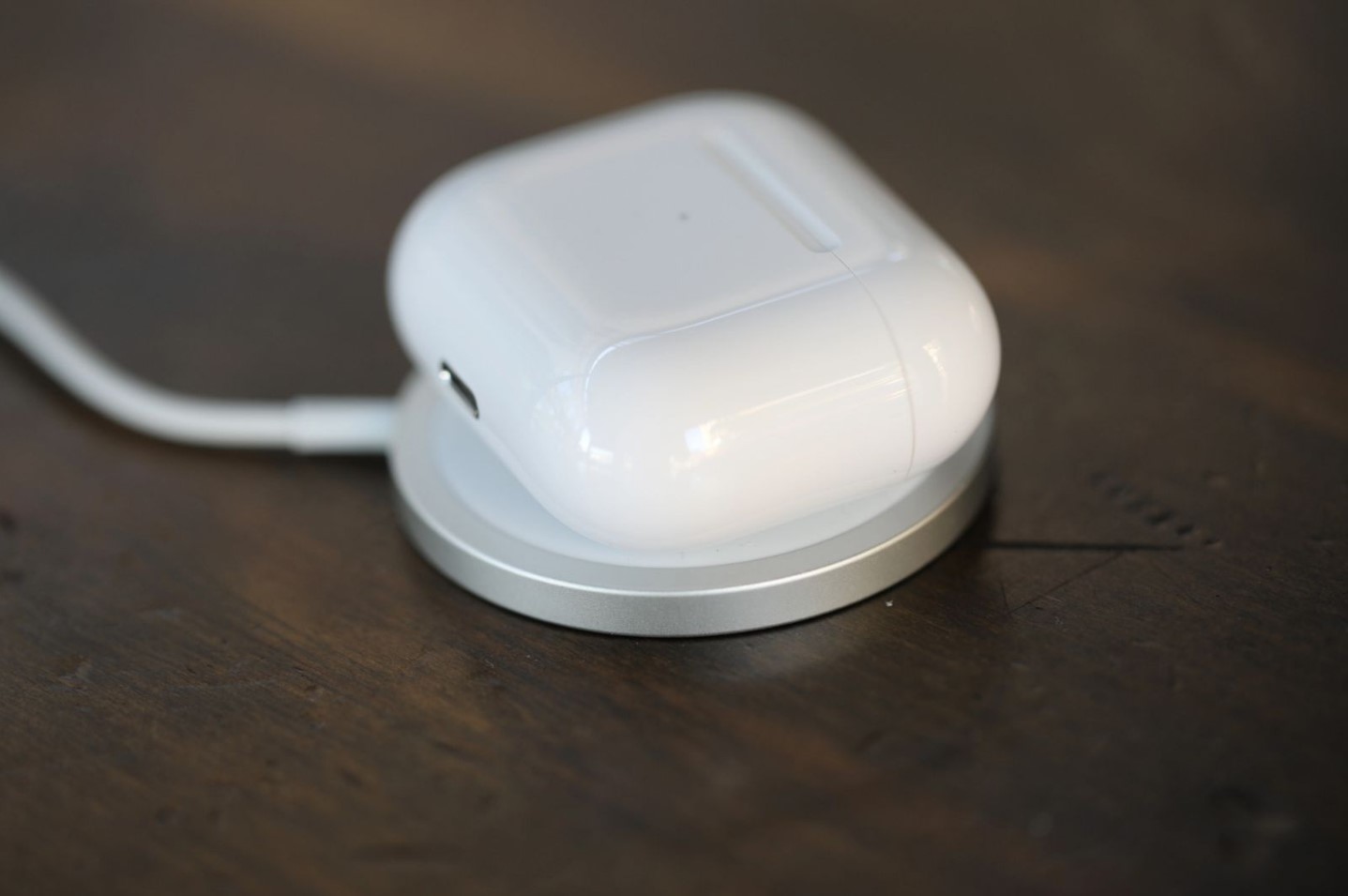 Cách sạc pin AirPods đúng chuẩn