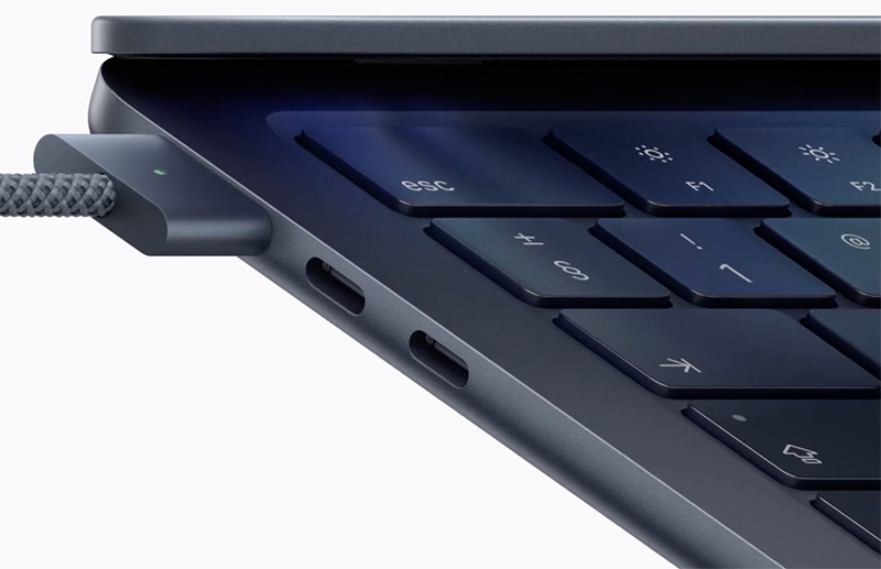 Cổng sạc MagSafe và USB – C ở MacBook Air M2