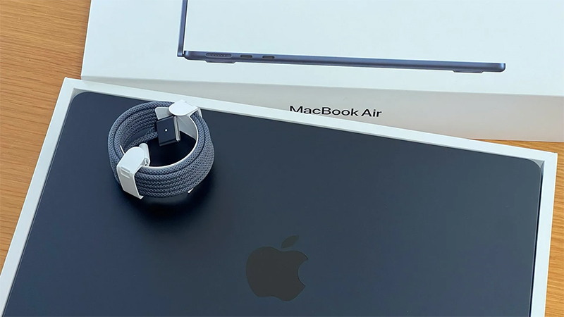 So sánh MacBook Air M2 256GB và 512GB? Có nên đầu tư nâng cấp SSD 3 Sạc tặng kèm macbook air m2