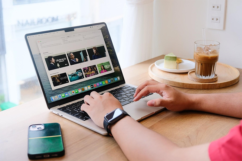 MacBook Air M2 làm được gì? Có nên mua hay không? 3 Thiết kế bàn phím MacBook M2 phù hợp cho thao tác văn phòng