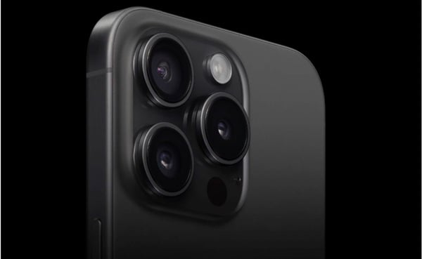 Cụm camera iPhone 15 Pro Max có nhiều nâng cấp đổi mới giúp người dùng tạo nên những bức hình sắc nét và hoàn hảo