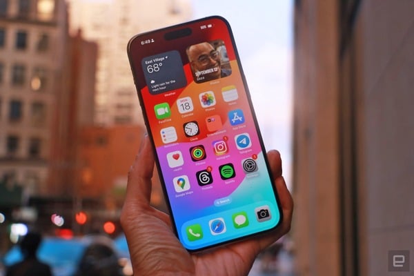 Màn hình iPhone 15 Pro Max cũng được nâng cấp mang lại trải nghiệm đặc biệt cho người dùng