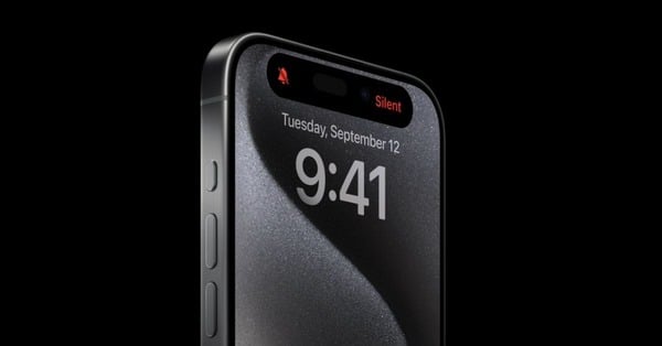 Nút Action Button trên iPhone 15 Pro Max được tích hợp nhiều tính năng như đèn Flash, dịch, chế độ im lặng,... giúp người dùng dễ dàng chuyển đổi chức năng khi sử dụng